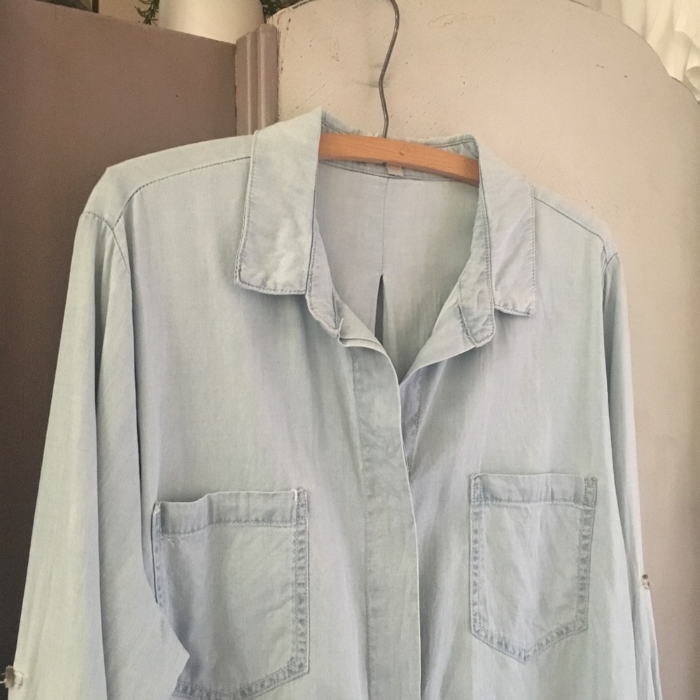Chambray Split Back Button Up Top - Picture 4 of 11